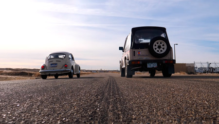 Suzuki Samurai vs Volkswagen Super Beetle, drag race
