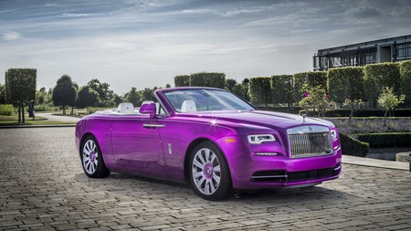 Rolls-Royce Dawn en fucsia para Michael Fux: su inspiración para el McLaren 720S visto en Pebble Beach