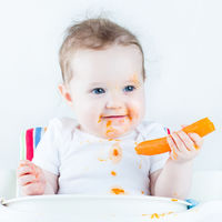 Siete artículos Baby-led weaning para fomentar la autonomía en la alimentación de tu bebé