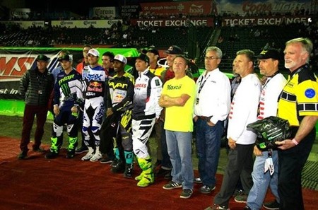 Chad Reed vence la tercera prueba del Mundial de Supercross dos años después