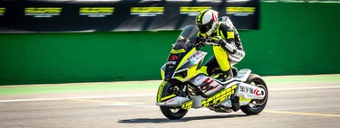 Alguien ha decidido batir el récord de velocidad en scooter: lo ha conseguido a 200 km/h con una moto eléctrica 