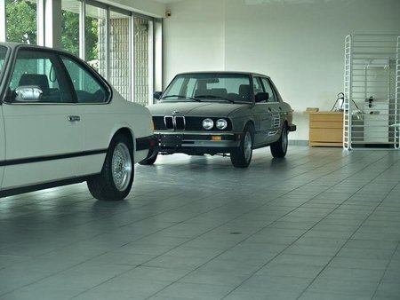 ¿Quieres saber cómo era un concesionario BMW en 1988?