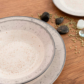 Parece de Ikea, pero está disponible en Alcampo: una vajilla de porcelana, todoterreno y de diseño rústico
