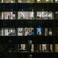 El teletrabajo parecía del fin de las oficinas, pero la vuelta a la presencialidad ha disparado el precio de sus alquileres