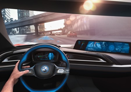 BMW se propone lanzar un modelo completamente autónomo a las carreteras en 2021