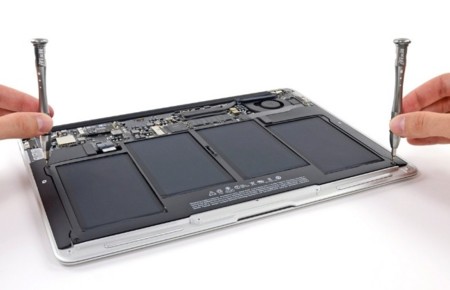 Mejoras en el interior, pero nada sorprendente: iFixit desmonta el nuevo MacBook Air