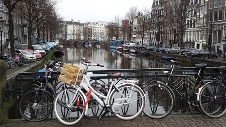 Ámsterdam prohibirá los coches de combustión en 2030 ante los altos niveles de dióxido de nitrógeno