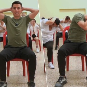 Yoga en silla para mayores de 60: tres asanas fáciles de hacer para  trabajar la flexibilidad, la fuerza y el equilibrio 