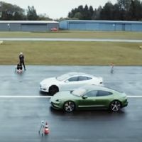 ¡Llegó el cara a cara! El Porsche Taycan aplasta a un Tesla Model S en la primera carrera entre los dos coches eléctricos