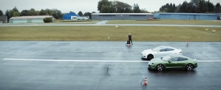 ¡Llegó el cara a cara! El Porsche Taycan aplasta a un Tesla Model S en la primera carrera entre los dos coches eléctricos