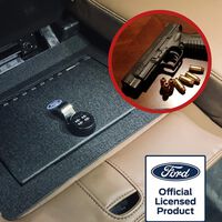 "Relájese sabiendo que su caja fuerte para el coche protegerá su pistola". Este extra del Ford Expedition responde a un problema en EEUU: roban un arma cada 9 minutos