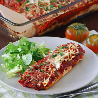 Enchiladas de pollo asado y salsa de tomate: receta de aprovechamiento
