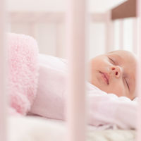 ¿Por qué el bebé se despierta por las noches más que antes?