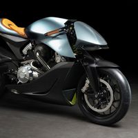 ¡180 CV y turboalimentada! La primera moto de Aston Martin cuesta 108.000 euros y se llama AMB 001