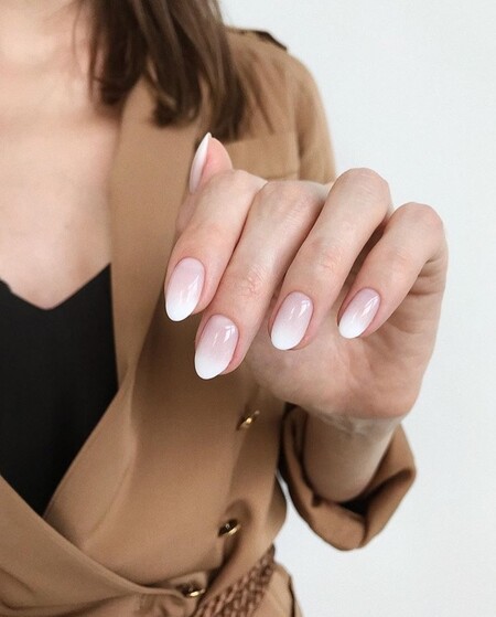 Manicura para ir a la oficina en 2021