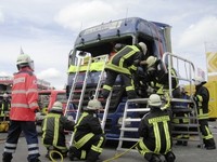 Simulacro de rescate de la cabina de un camión