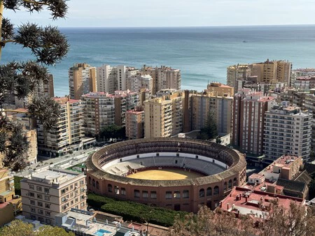 iPhone 15 Pro: メインカメラ 24 mm、12 メガピクセル、f/1.78、ISO 64、1/3257