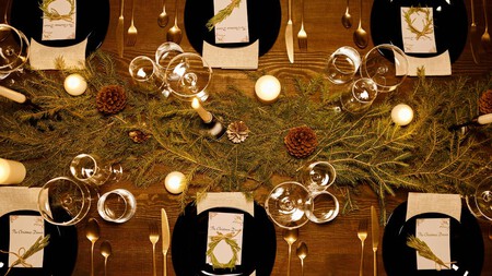 Crea una mesa elegante con las hojas del pino que se caen del árbol: en Chiapas lo usan para atraer la prosperidad