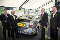 Toyota inicia una prueba larga de híbridos enchufables en Reino Unido