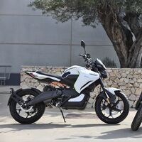 La Voge ER-10 ya está aquí: una moto eléctrica asequible para el carnet de coche, por 6.250 euros