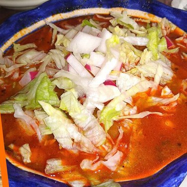 Cuántos chiles se necesitan para condimentar la salsa de pozole rojo para 10 personas