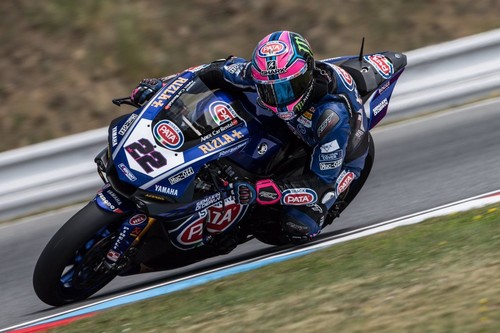 Alex Lowes firma su primera victoria de SBK en Brno y Kawasaki acaba en desastre