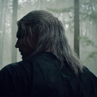 Finalmente tenemos una imagen de Liam Hemsworth rodando The Witcher para Netflix como su nuevo Geralt de Rivia
