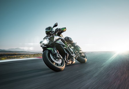 La Kawasaki Z H2 llega a España desde 18.450 euros: una hipernaked a la estela de Ducati y KTM