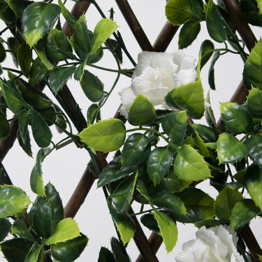Con esta celosía de Leroy Merlin sumaremos en intimidad y decoración en balcones o terrazas cómodamente