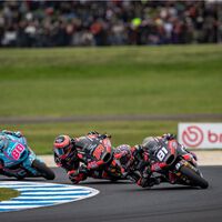 Senna Agius es profeta en su tierra y Diogo Moreira sigue apretando al máximo el mundial de Moto2 