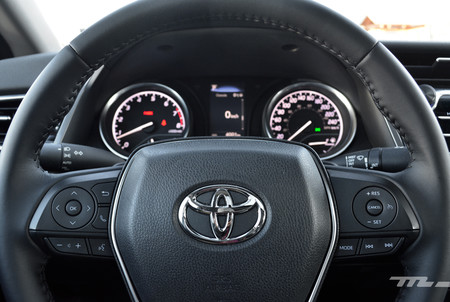 Toyota Camry 2018 16