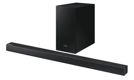 Por casi la mitad de su precio, PcComponentes te ayuda a mejorar el sonido de tu TV con la Samsung HW-R430ZF a sólo 135 euros