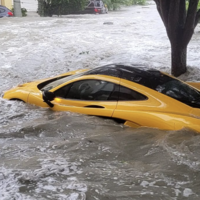 Dolorpasión™: McLaren P1 es arrastrado por la corriente en Florida, tras el paso del huracán Ian