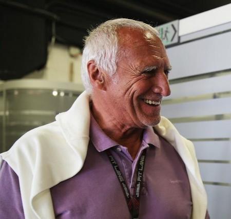 Dietrich Mateschitz: "Mark Webber seguirá llevando a Red Bull en el casco"
