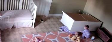 Un bebé de dos años salva a su hermano gemelo de ser aplastado por una cajonera (vídeo)
