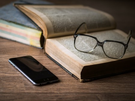 Con el tiempo que pasas en las redes sociales cada año podrías leer 200 libros