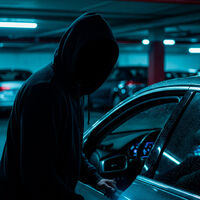 Abrir el coche desde el móvil promete comodidad. Un fallo ha demostrado que puede que no seamos los únicos con la llave