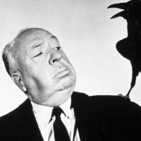 Ruidos, silencio y un instrumento raro: así fue la jugada maestra de Hitchcock en una de sus películas que aterrorizó a una generación 