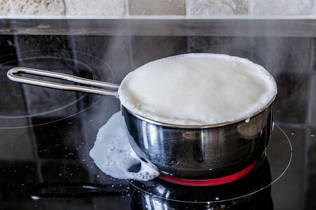 Boiling Over Of Milk 2474181 1280