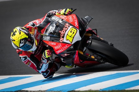 Álvaro Bautista finaliza los test de pretemporada del WSBK batiendo récords con la Ducati Panigale V4 R