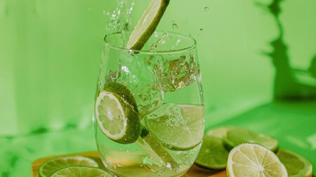 Agua de limón con cáscara: el truco para que no se amargue y quede deliciosa