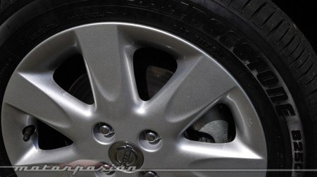 Nissan Micra CVT Rueda 15 pulgadas