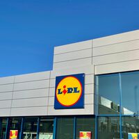 Hoy en Lidl la solución a los enchufes desaprovechados tras el sofá con la que cargar varios dispositivos a la vez 
