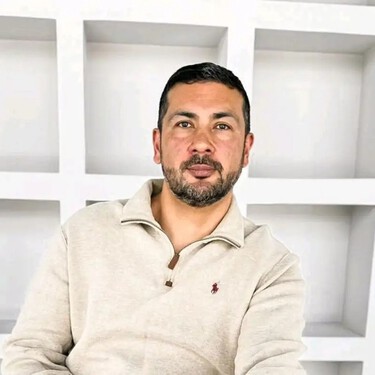 Cristhian Mera, arquitecto: “Los colores que elijas pueden hacer que tu cocina se vea el doble de grande o el doble de pequeña”