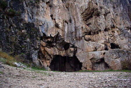 Cueva San Genadio