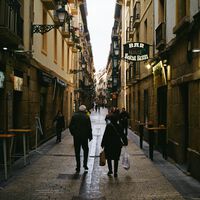Una pareja de EE.UU alquila un Airbnb en San Sebastián un mes y al cuarto día ya se querían ir: "pensamos que habría pocos turistas"