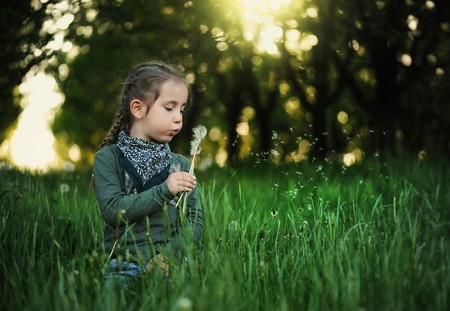 niña en el campo