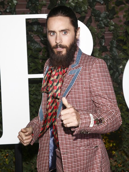 Jared Leto y su selfie en el baño muestran su espectacular físico a sus 45 años