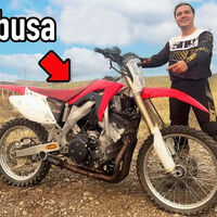 Alguien le ha metido el motor de una Suzuki Hayabusa a una Honda de enduro. El resultado es simplemente demencial