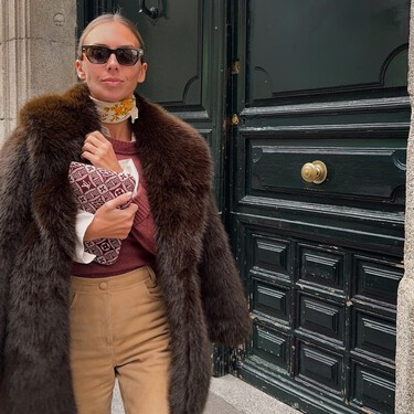 Parfois triunfa con el nuevo abrigo de pelo color marrón que parece de millonaria por menos de 70 euros